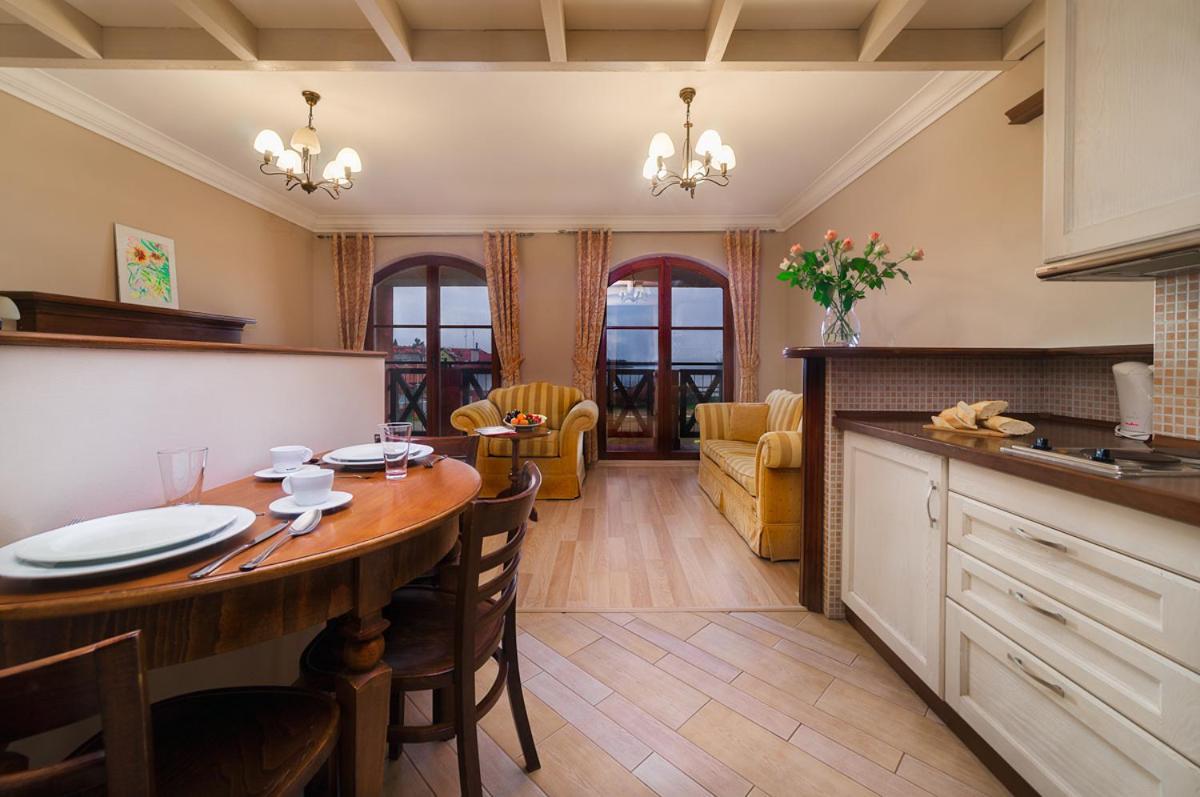 Apartamenty Portowe Mikołajki Esterno foto
